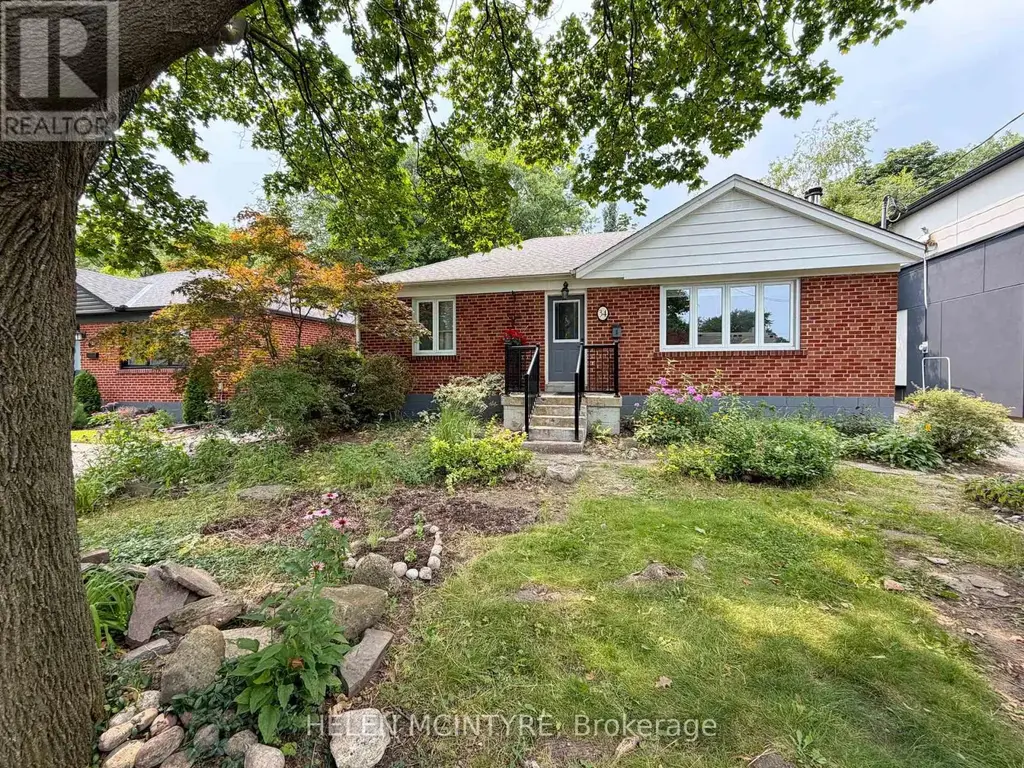 34 Dunning Crescent, Toronto (Alderwood)